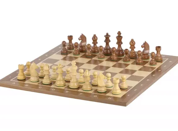 Jeu d'Échecs en Bois de Noyer et Érable - Pièces en Buis et Acacia