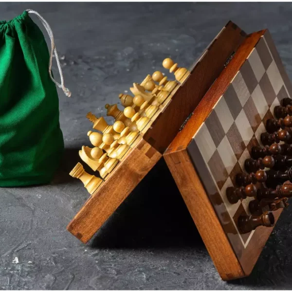 Échecs Magnétiques en Bois avec Échiquier Incrusté de 30 cm – Parfait pour le Voyage