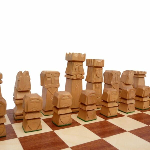 Jeu d'Échecs en Bois de Tilleul avec Échiquier Pliant Incrusté en Acajou et Sycomore