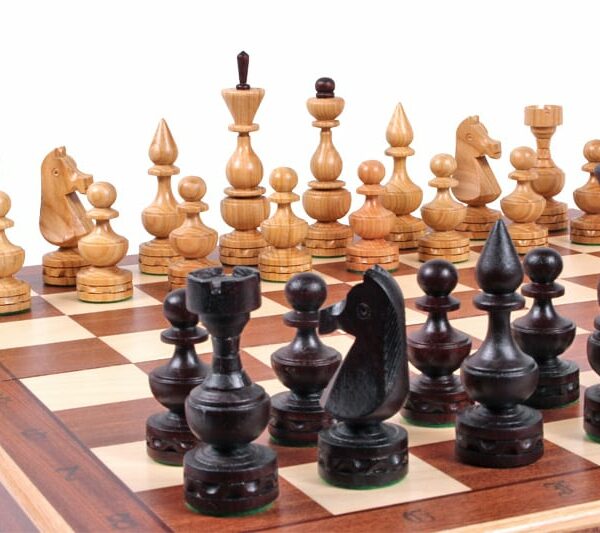 Jeu d'Échecs en Bois de Cerisier avec Échiquier Pliant Incrusté en Acajou et Sycomore