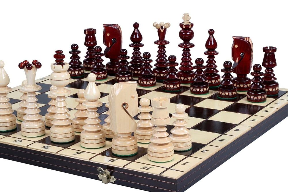 Jeu d'Échecs en Bois de Charme avec Pièces Sculptées et Échiquier Pliant 50 cm