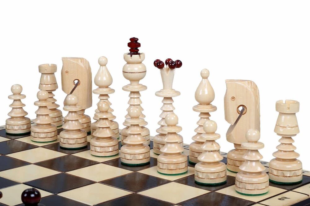 Jeu d'Échecs en Bois de Charme avec Pièces Sculptées et Échiquier Pliant 50 cm