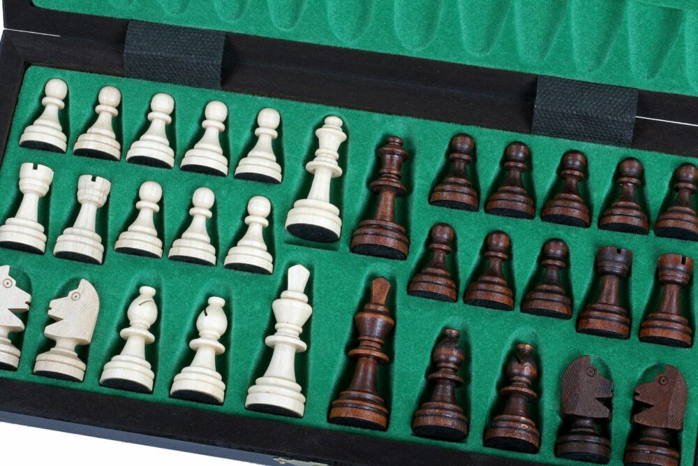 Jeu d’Échecs en Bois avec Échiquier Pliant et Pièces Magnétiques – Compact et Transportable